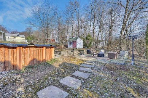 11 Hillside Ter, Monroe NY  10950-2515 exterior