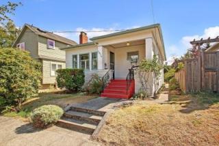 1817 37th St, Seattle, WA 98103-8321