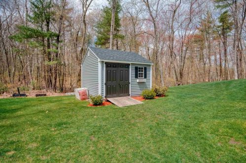 47 Floyd Rd, Derry NH  03038-4712 exterior