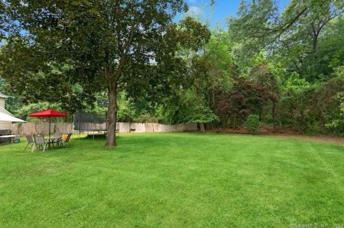 5 Pamela Dr, Wallingford CT  exterior