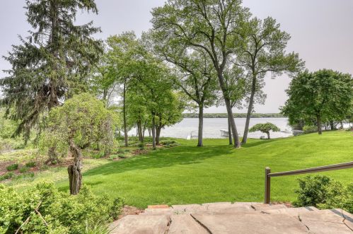 34617 Bartlett Rd, Oconomowoc, WI 53066-4901