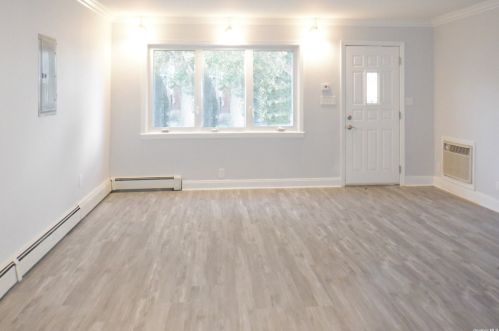 118 Barwick St, Floral Park NY  11001-1313 exterior