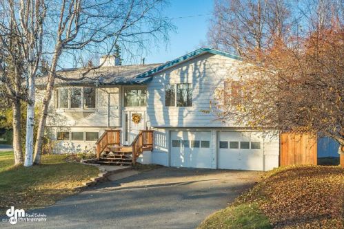 7802 Arlene St, Anchorage, AK 99502-4526