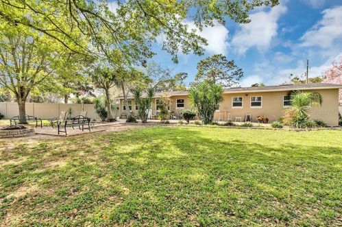 1 Juniper Ln, De Bary, FL 32713-2419