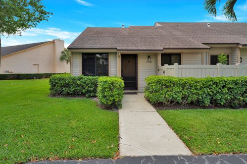 2730 Casa Way, Delray Beach, FL 33445-4545