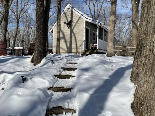 128 Pound Rd, Cumberland RI  02864-2706 exterior