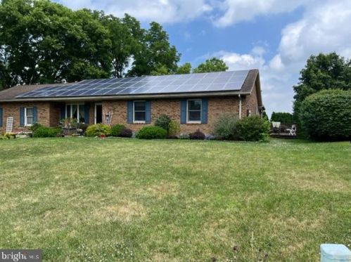 313 Croghan Dr, Carlisle, PA 17013-1709