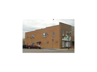 112 1st St, Monticello, IA 52310-1519
