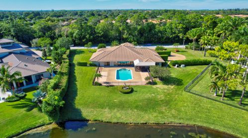 5215 Estates Dr, Delray Beach FL  33445-4385 exterior