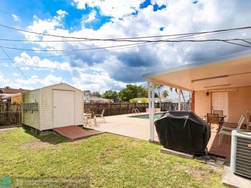 934 72nd St, Hialeah FL  33014-5226 exterior