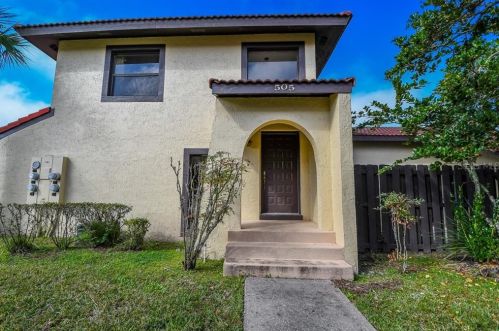 505 Hunter Cir, Kissimmee, FL 34758-3332
