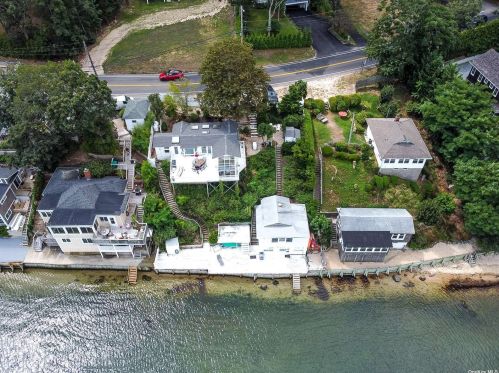3625 Noyac Rd, Pine Neck, NY 11963-1922