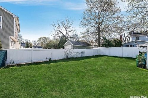 16 Scott St, New Hyde Park NY  11040-1319 exterior