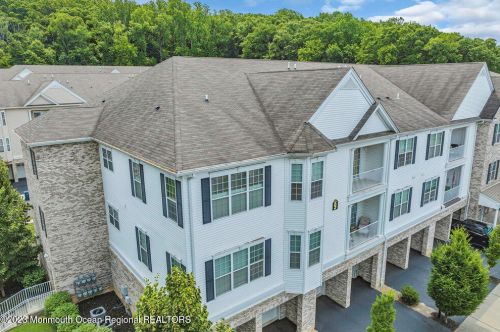 106 Regency Ct, Morganville, NJ 07751-5208