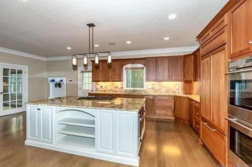 18 Heron Pond Rd, Essex CT  06426-1466 exterior