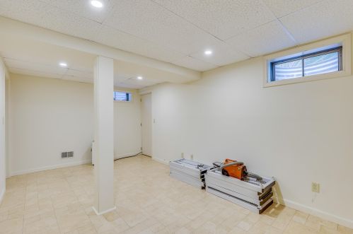 2 Thistle Cir, Yarmouth MA 02675-2532 exterior