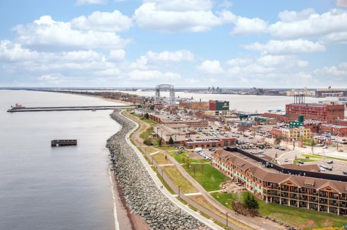 325 Lake Ave, Duluth MN 55806-2721 exterior