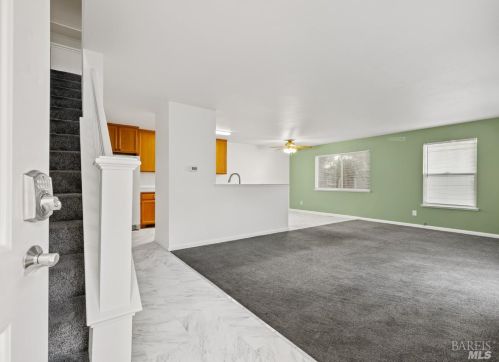968 Kingwood St, Santa Rosa, CA 95401-6507