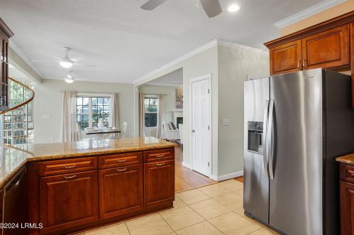 1089 Otter Cir, Beaufort SC  29902-5861 exterior