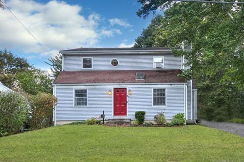 33 Cricklewood Rd, Milford, CT 06460-4505