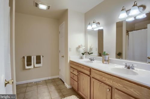 34 Wetzel St, Highspire PA  17034-1015 exterior