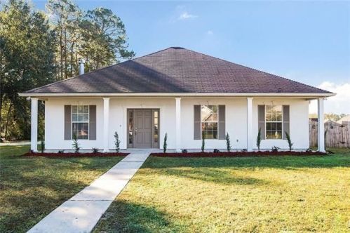 612 Creole Dr, Madisonville, LA 70447-9243