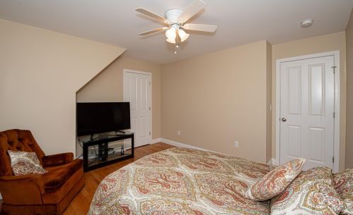 8 Evans Ave, Plaistow NH  03865-2909 exterior