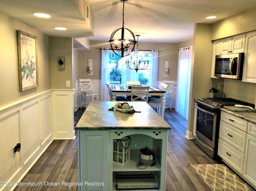 13 Leeds Ct, Bricktown, NJ 08724-4011