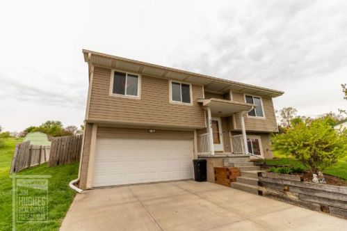 208 Valley St, Glenwood, IA 51534-1060