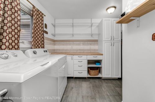 13 Pelican Dr, Berkeley Township NJ 08721-1654 exterior