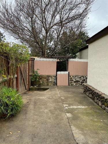 675 Simpson St, Santa Rosa CA  95401-5303 exterior