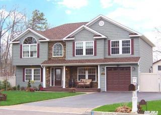 16 Washington Ave, Hauppauge, NY 11779-3010