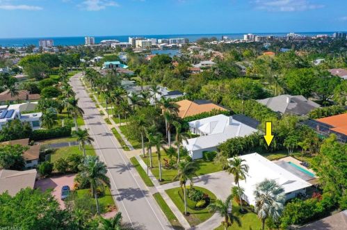 625 Orchid Dr, Naples FL  34102-5012 exterior