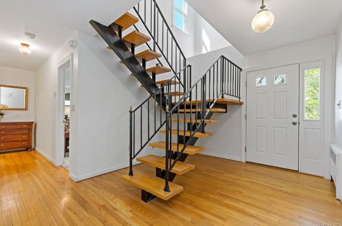 83 Orchard Rd, Briarcliff NY  10510-1022 exterior