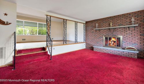 186 Middle Rd, Hazlet, NJ 07730-1871