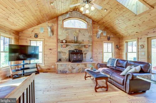 3714 Mountain Rd, Haymarket VA  20169-1739 exterior