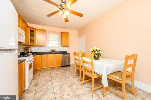 18 Barber Ave, West Deptford NJ  08096-2414 exterior