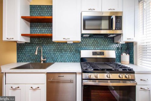 28 Manheim St, Philadelphia PA  19144-2943 exterior