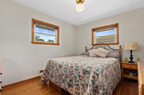 6240 Kinnickinnic Riv Pkwy, Milwaukee WI 53219-3010 exterior