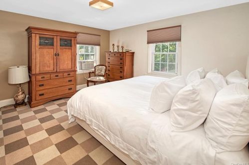 282 Ridgeway, White Plains NY  10605-4113 exterior