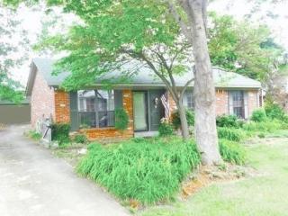 6108 Lynnchester Dr, Louisville, KY 40219-2512