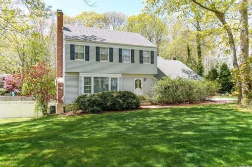 16 Samuels Path, Miller Place, NY 11764-1920