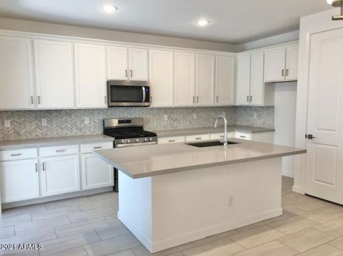 822 Park Ave, Chandler, AZ 85225