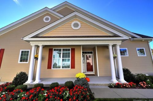 271 Sycamore Dr, Waterbury, CT 06712-6400