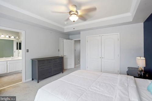 7060 Little Thames Dr, Gainesville VA 20155-4048 exterior