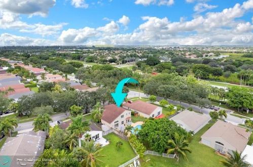 2489 191 Ave, Hollywood FL  33029-4610 exterior