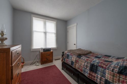 23 Farm Dr, Farmington CT  06032-2702 exterior