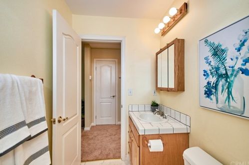 6103 Michelson St, Lakewood CA  90712-1413 exterior