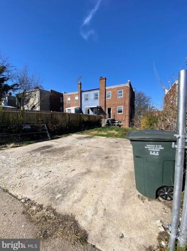3927 R St, Washington, DC 20020-1060