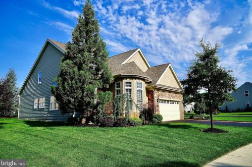 325 Bittlewood Ave, Berlin Boro, NJ 08009-9491
